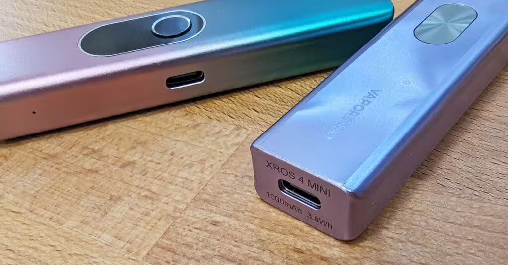 Vaporesso XROS 4 and XROS 4 Mini Charging